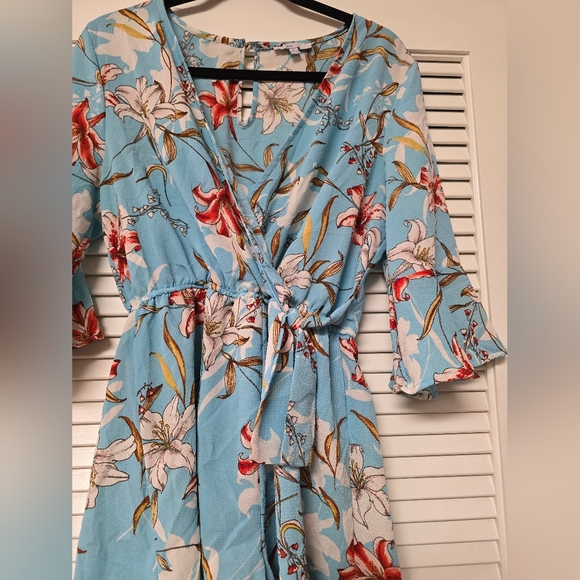 Biashe - Floral Short-Sleeve Lightweight Romper With Back Keyhole Detail - Picture 3 of 6